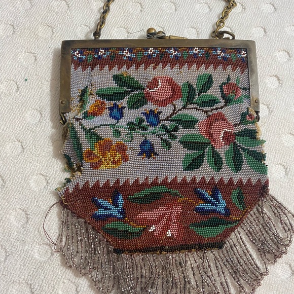 Very delicate french floral Microbead purse - Picture 4 of 16